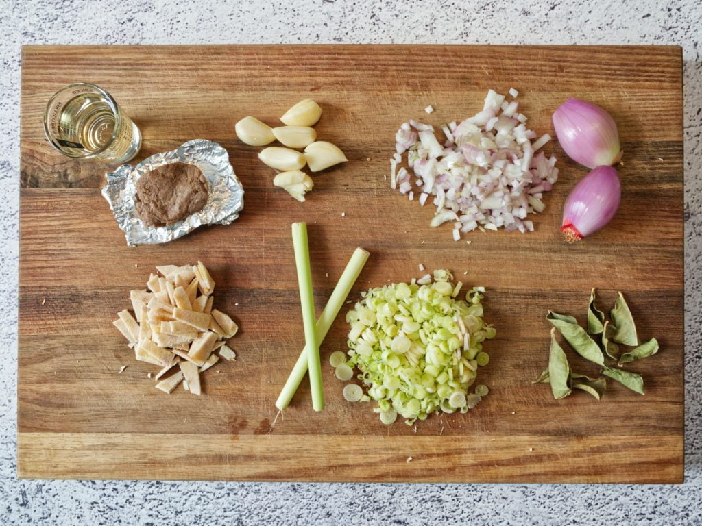 Chopping board with all the ingredients laid out