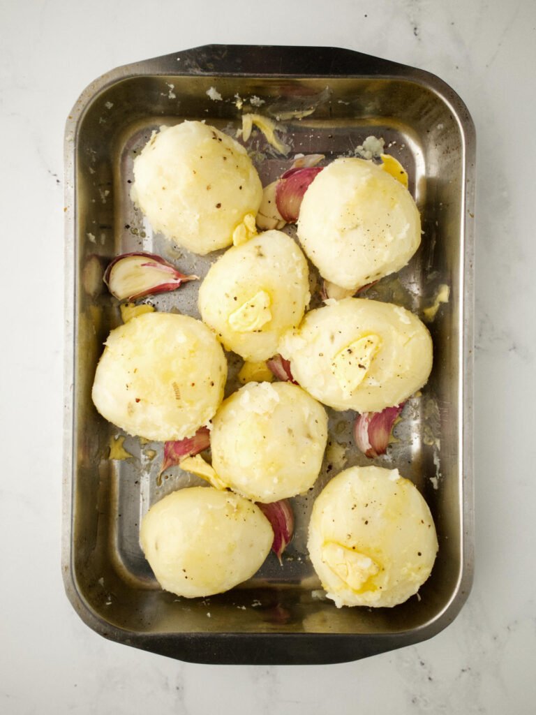 Boiled Potatoes with Garlic and Butter